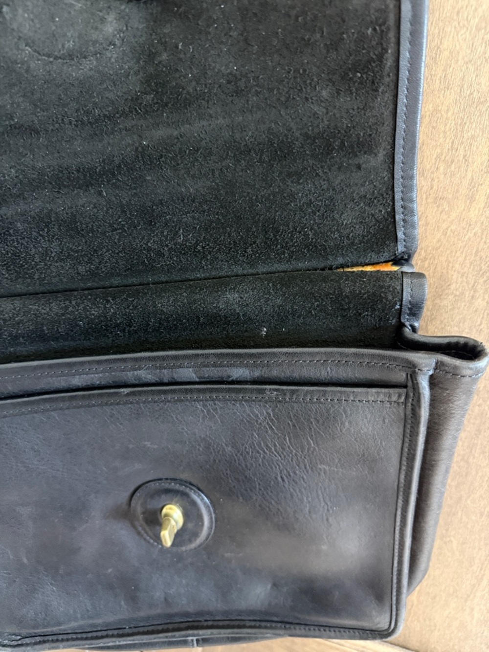 Coach Authentic Vintage Willis Bag. Black Leather. Brass Hardware. - Picture 8 of 14